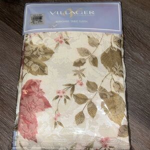 Villager by Liz Claiborne Berkshire Table Cloth. NIP.  Oval 60x84.